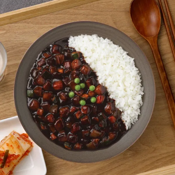 CJ HETBAHN  Arroz con Salsa Jjajang Coreano Para Microondas 275g